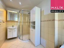 Prodej bytu 4+kk, Ostrov, Májová, 63 m2