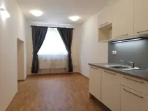 Pronájem bytu 1+kk, Praha - Vršovice, Karpatská, 23 m2