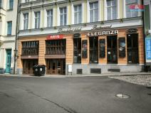 Pronájem garážového stání, Karlovy Vary, Divadelní náměstí, 19 m2