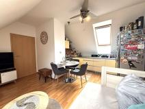 Prodej bytu 2+kk, Jesenice, Lomená, 45 m2