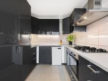 Prodej bytu 3+kk, Praha - Kobylisy, Třeboradická, 68 m2