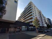 Pronájem garážového stání, Praha - Strašnice, Zvěřinova, 12 m2
