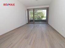 Pronájem bytu 2+kk, Pardubice, Štrossova, 53 m2
