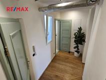 Pronájem bytu 1+kk, Praha - Holešovice, Veverkova, 36 m2