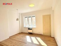 Pronájem bytu 2+kk, Praha - Žižkov, Jeseniova, 48 m2