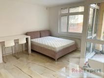 Prodej bytu 1+kk, Praha - Vinohrady, U Zvonařky, 40 m2