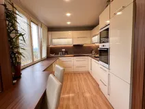 Prodej bytu 2+1, Karlovy Vary, Maďarská, 61 m2