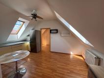 Prodej bytu 2+kk, Jesenice, Lomená, 45 m2