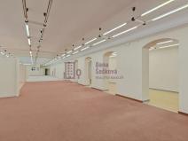 Pronájem obchodního prostoru, Jindřichův Hradec, nám. Míru, 525 m2