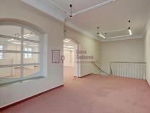 Pronájem obchodního prostoru, Jindřichův Hradec, nám. Míru, 525 m2