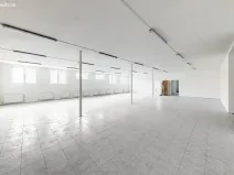 Prodej výrobních prostor, Kladno, Huťská, 1000 m2