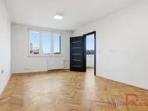 Prodej bytu 3+1, Karlovy Vary, Vítězná, 74 m2