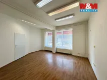 Pronájem obchodního prostoru, Krnov - Pod Bezručovým vrchem, Bezručova, 23 m2