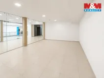 Pronájem obchodního prostoru, Benešov, Masarykovo náměstí, 50 m2