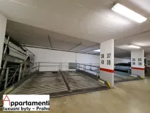 Pronájem garážového stání, Praha - Smíchov, Na Zatlance, 13 m2