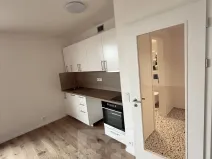 Pronájem bytu 1+kk, Praha - Radlice, U Komína, 37 m2