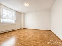 Pronájem bytu 1+kk, Holice, náměstí T. G. Masaryka, 28 m2