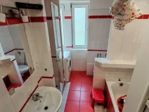 Prodej bytu 3+1, Ostrov, Hlavní třída, 76 m2