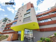 Pronájem bytu 1+kk, Praha - Radlice, U Komína, 37 m2