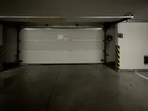 Pronájem garážového stání, Praha - Troja, Vřesová, 25 m2