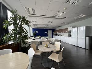 Pronájem kanceláře, Praha - Karlín, Rohanské nábřeží, 1105 m2