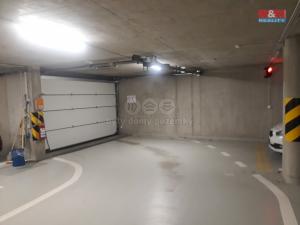 Pronájem garážového stání, Praha - Vysočany, Poděbradská, 13 m2