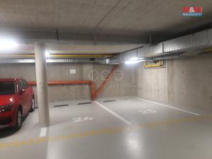Pronájem garážového stání, Praha - Vysočany, Poděbradská, 13 m2