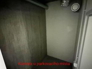 Pronájem garážového stání, Praha - Holešovice, Jankovcova, 20 m2