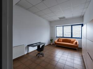 Pronájem obchodního prostoru, Praha - Vysočany, Českomoravská, 400 m2