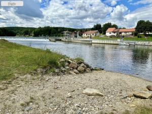 Prodej trvalého travního porostu, Týn nad Vltavou, Hněvkovice na pravém břehu Vlt., 1648 m2