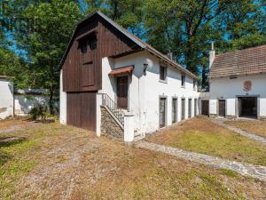 Prodej rodinného domu, Okoř, 1850 m2