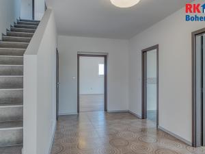 Prodej rodinného domu, Radim, 300 m2