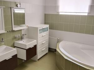 Prodej bytu 2+1, Mariánské Lázně, Anglická, 94 m2