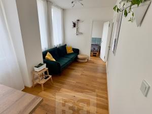 Pronájem bytu 2+kk, Praha - Vinohrady, Perucká, 35 m2