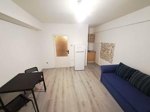 Pronájem bytu 1+kk, Praha - Radotín, Vrážská, 28 m2