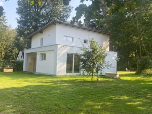 Prodej rodinného domu, Dolní Břežany, U Lesa, 160 m2