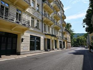 Prodej obchodního prostoru, Karlovy Vary, Mariánskolázeňská, 55 m2