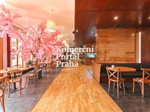 Pronájem restaurace, Praha - Stodůlky, Šostakovičovo náměstí, 670 m2