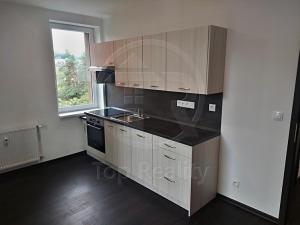 Prodej bytu 2+1, Karlovy Vary, U Trati, 60 m2