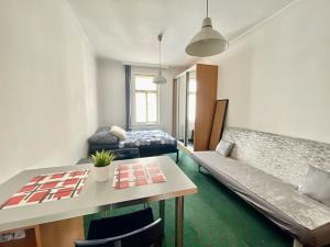 Pronájem bytu 1+kk, Praha - Nusle, Slavojova, 30 m2