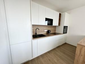 Pronájem bytu 3+kk, Praha - Prosek, Litoměřická, 77 m2