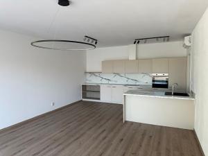 Pronájem bytu 3+kk, Praha - Prosek, Prosecká, 65 m2