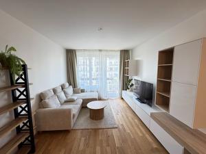 Pronájem bytu 2+kk, Praha - Vysočany, Smržových, 60 m2