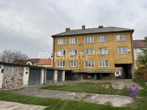 Prodej bytu 5+1, Vracov, náměstí Míru, 90 m2