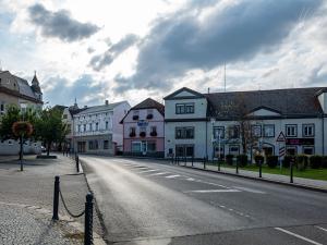 Pronájem komerční nemovitosti, Podbořany, Přátelství