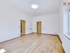 Prodej bytu 2+1, Cheb - Horní Dvory, 80 m2