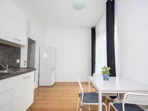 Pronájem bytu 1+kk, Praha - Hlubočepy, Silurská, 42 m2