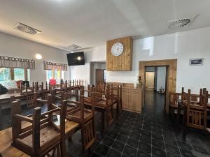 Pronájem restaurace, Jílové u Prahy - Žampach, 600 m2