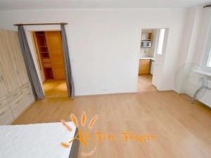 Pronájem bytu 1+kk, Praha - Chodov, Valentova, 30 m2