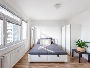 Pronájem bytu 2+kk, Praha - Horní Měcholupy, Nad přehradou, 63 m2